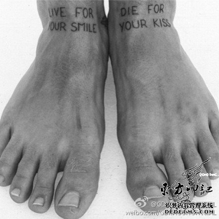 G-Dragon脚背上添新纹身 粉丝喊心疼