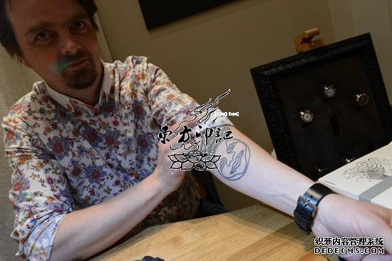 将自己的品牌做成身上的纹身，怎么样？