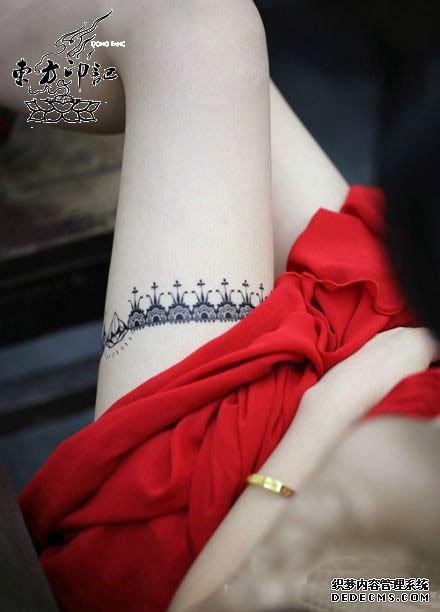 秀美腿？不如秀蕾丝纹身来的性感！