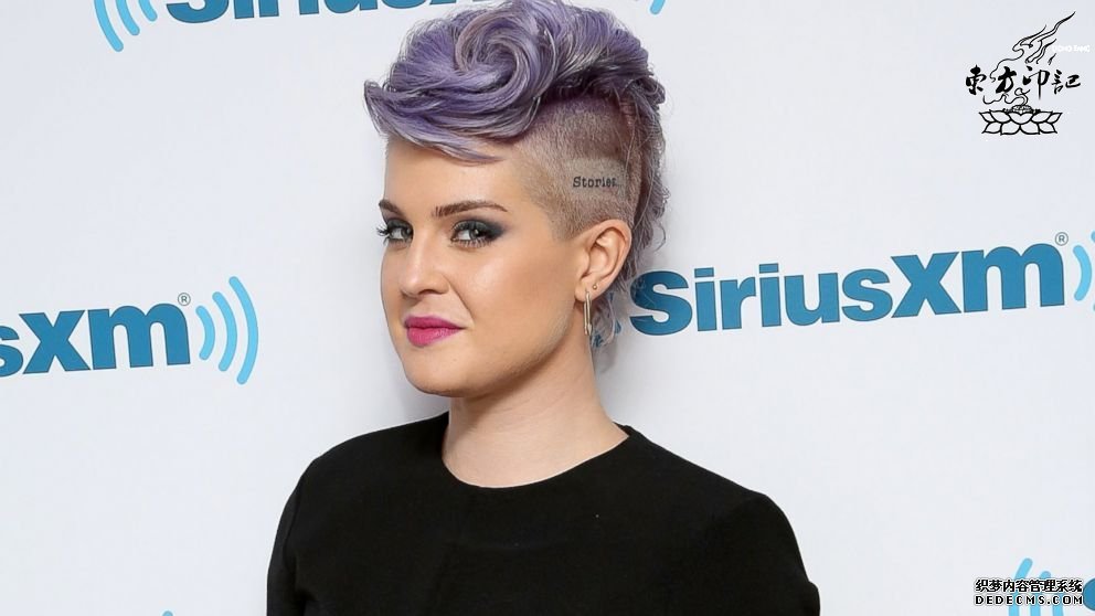 为什么奥利-奥斯本的妈妈讨厌她头上的纹身？