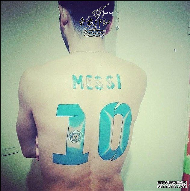球迷纹梅西10号球衣纹身 获偶像称赞