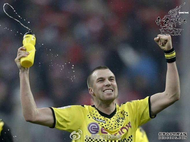 德国球员再纹大力神杯纹身  庆祝世界杯夺冠