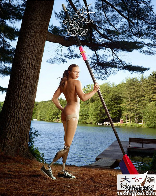 运动员裸体拍写真  肌肉纹身一览无遗