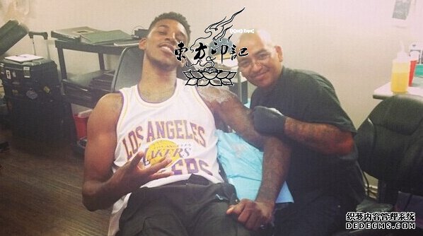 尼克-杨纹身理：念纹左不纹右，原因只为要得分