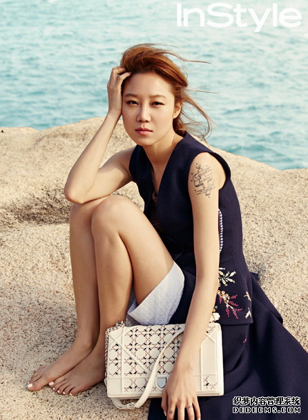 孔孝真写真秀纹身，化身春之女神