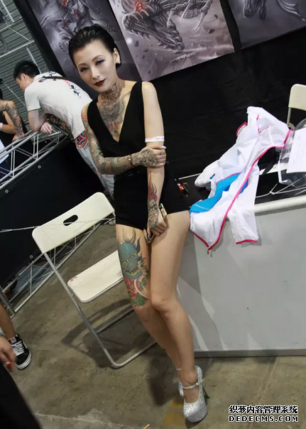 纹身带你看廊坊纹身展会现场美女帅哥
