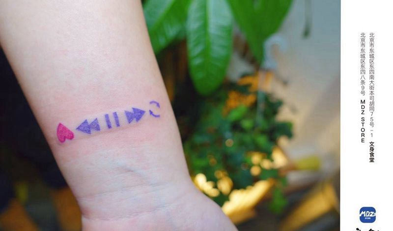 按键纹身图片_手臂清新纹身图案