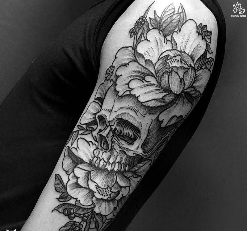 Dotwork骷髅花纹身图片_成品手臂清新欧美写实植物鬼神纹身图案