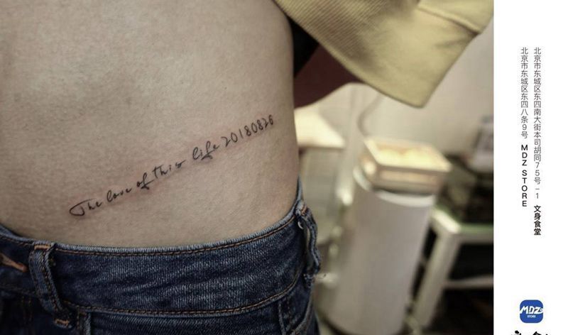无标题纹身图片_腰部英文纹身图案