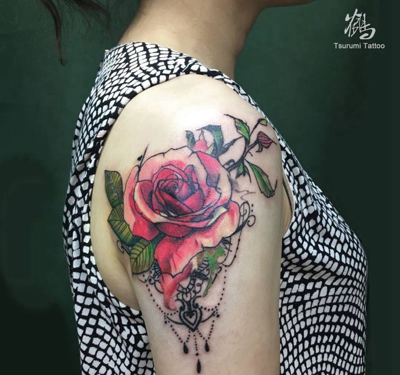 疤痕遮盖玫瑰纹身图片_成品肩部清新原创植物纹身图案