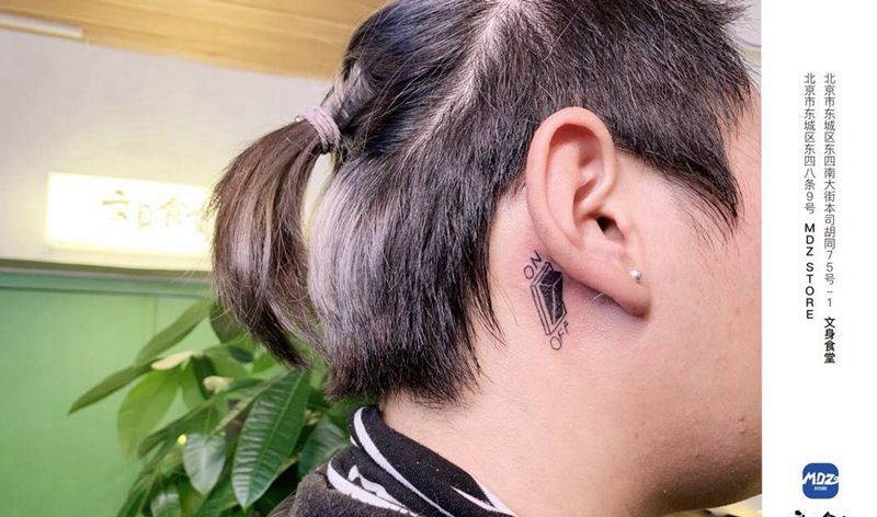 无标题纹身图片_颈部New School纹身图案