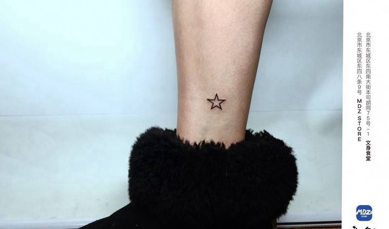 无标题纹身图片_脚部线构纹身图案