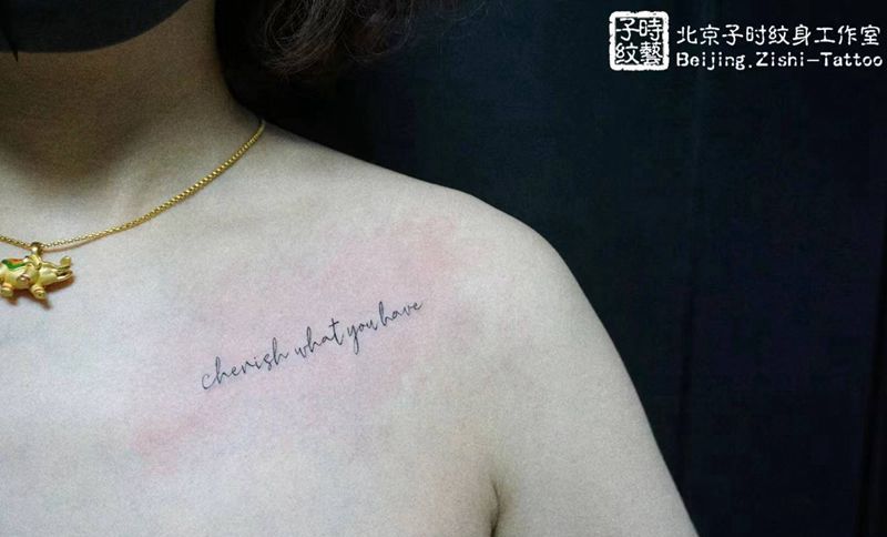 英文字母纹身图片_胸部英文字母小清新纹身图案