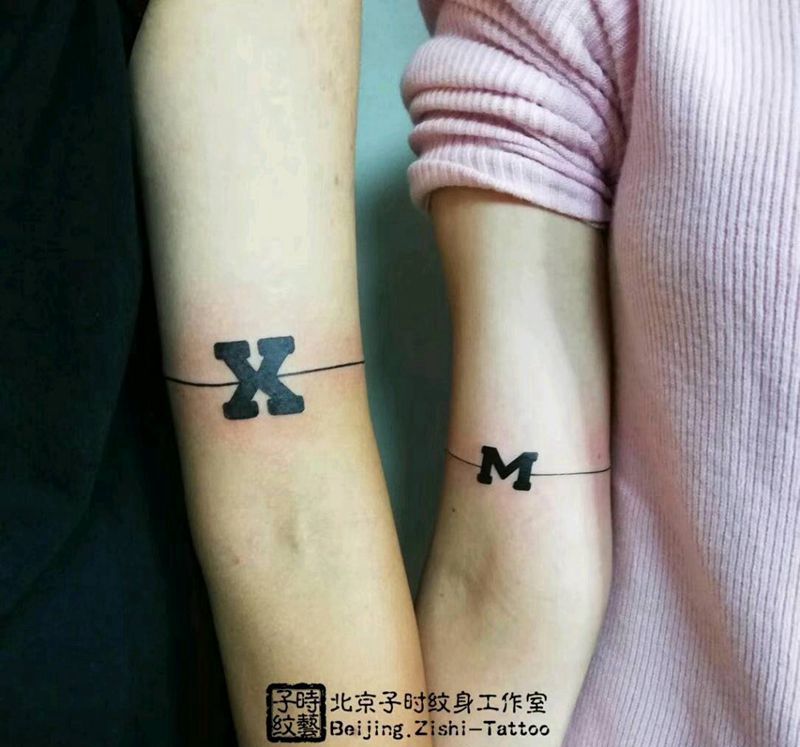 情侣纹身图片_手臂几何纹身图案
