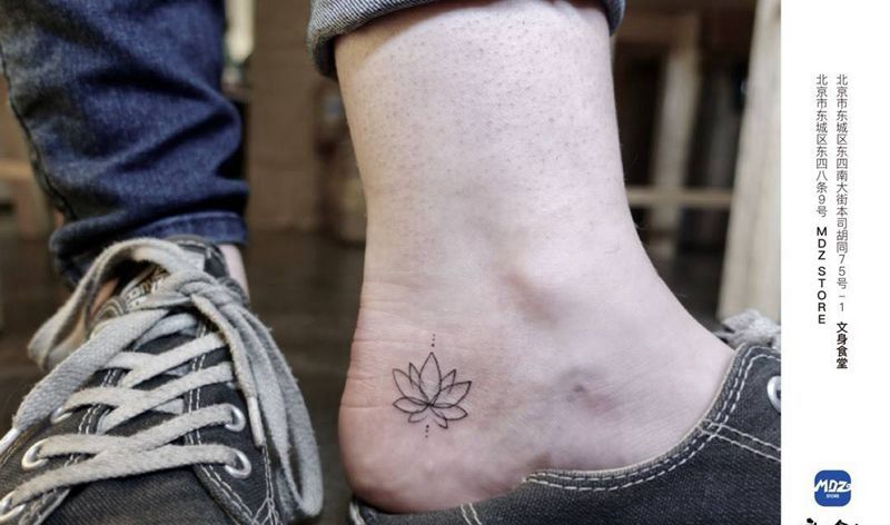 花纹身图片_脚部清新纹身图案