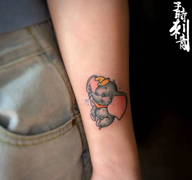 小飞象纹身图片_手臂Old School卡通纹身图案