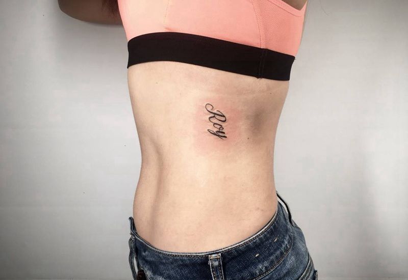 无标题纹身图片_腰部文字纹身图案