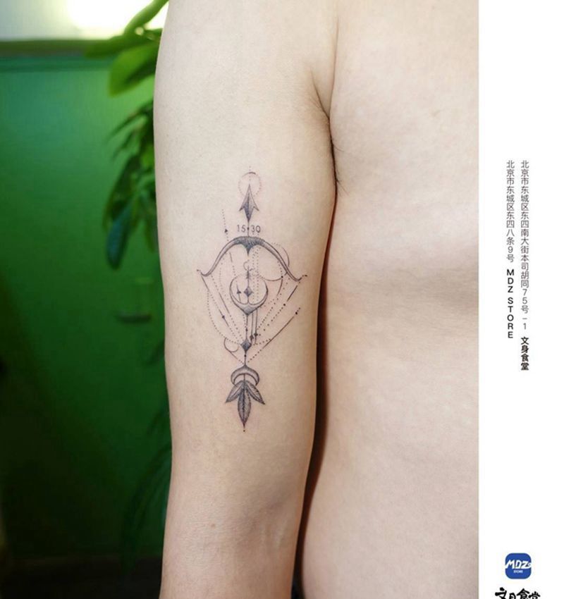 射手纹身图片_手臂点刺纹身图案