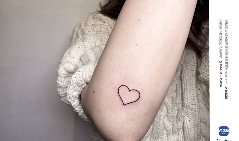 心纹身图片_手臂线构纹身图案