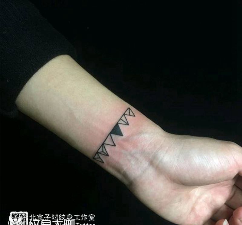 几何纹身图片_手臂几何纹身图案