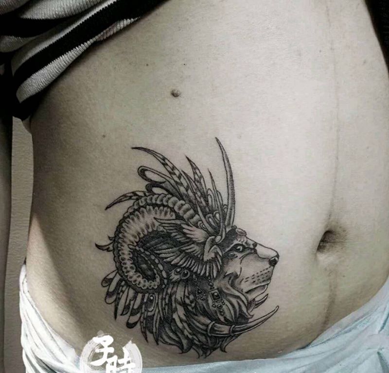 狮子纹身图片_腹部欧美动物原创成品纹身图案