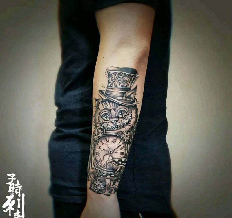 柴郡猫纹身图片_手臂欧美写实点刺纹身图案