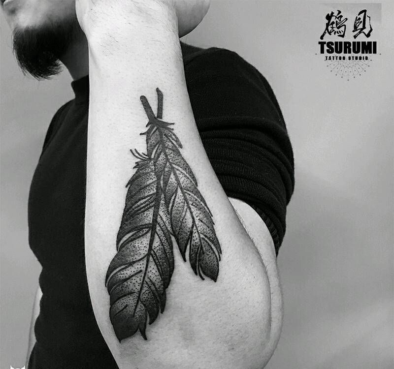 【羽毛】纹身图片_手臂传统清新写实动物静物成品纹身图案