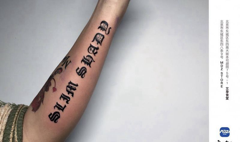无标题纹身图片_手臂花体字纹身图案