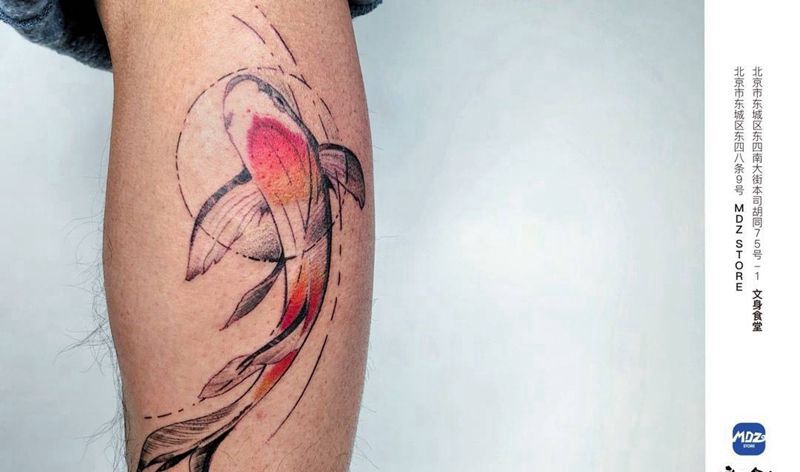 锦鲤纹身图片_腿部新传统纹身图案