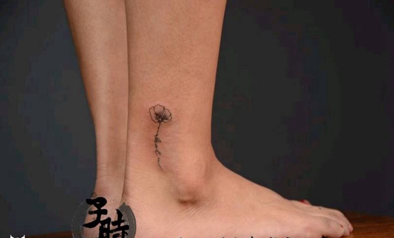 清新纹身图片_腿部清新植物成品纹身图案