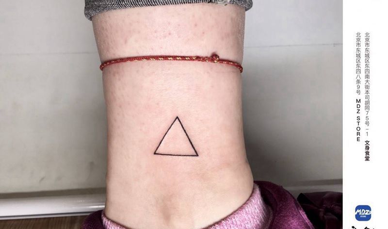 无标题纹身图片_脚部线构纹身图案