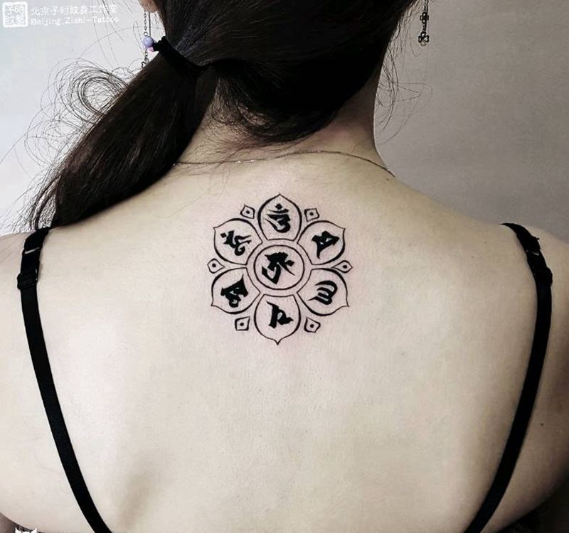 六字大明咒纹身图片_颈部图腾纹身图案