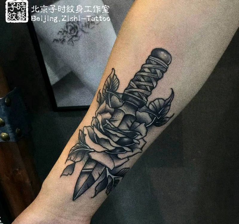玫瑰纹身图片_Old School纹身图案