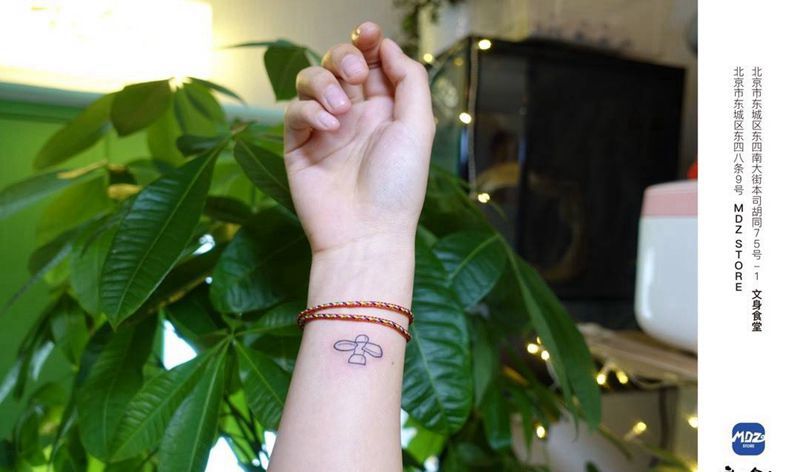 竹蜻蜓纹身图片_手臂简笔画纹身图案