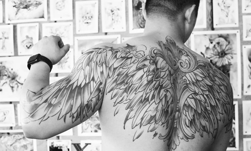 翅膀纹身图片_成品背部欧美原创概念纹身图案