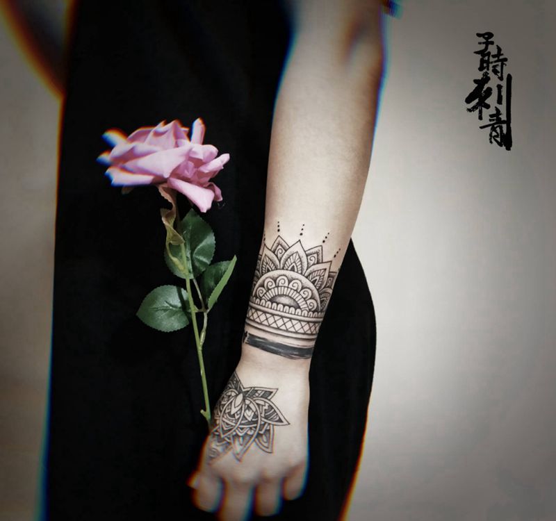 点刺花图腾纹身图片_手部点刺花图腾纹身图案