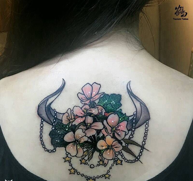 鹤见原创【七星金牛花】纹身图片_背部清新动物植物宗教原创成品纹身图案
