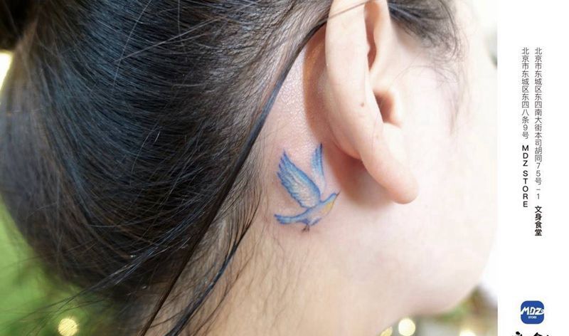 鸽子纹身图片_颈部水彩纹身图案