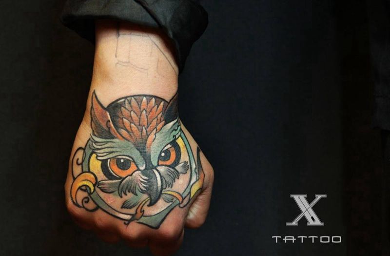 猫头鹰纹身图片_成品手部欧美school动物纹身图案