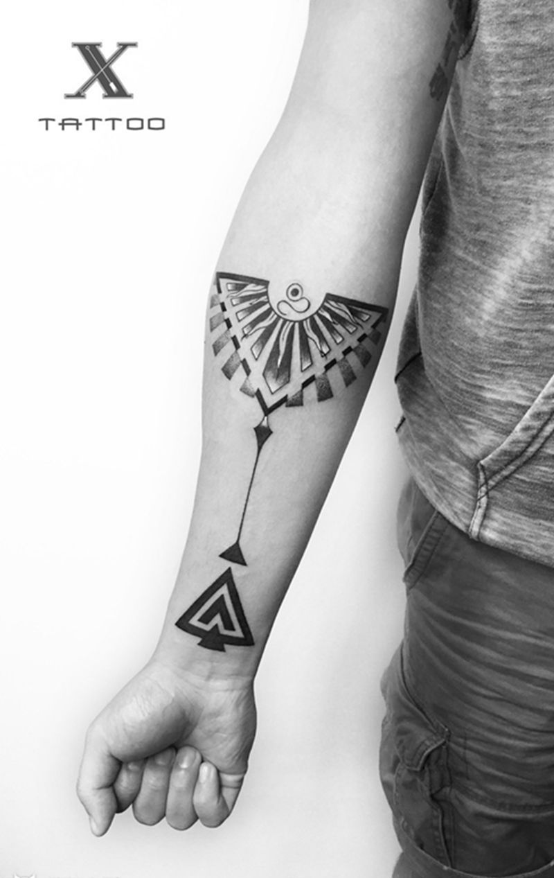 狮子与花纹身图片_成品手臂清新原创概念纹身图案