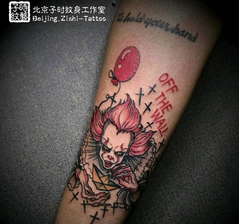 小丑纹身图片_手臂欧美写实纹身图案