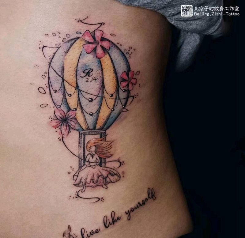 热气球纹身图片_腹部水彩纹身图案