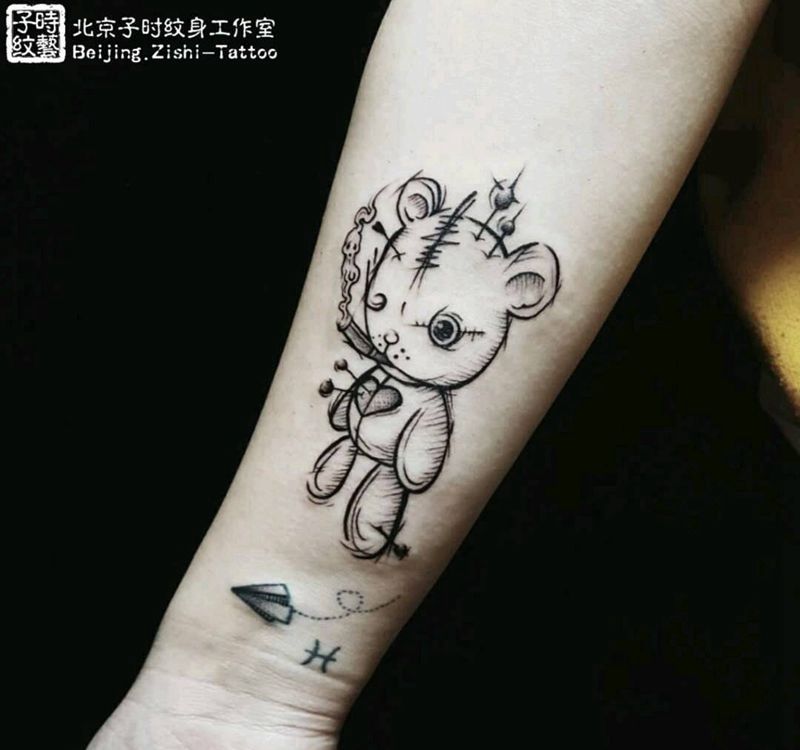 熊纹身图片_手臂点刺几何纹身图案