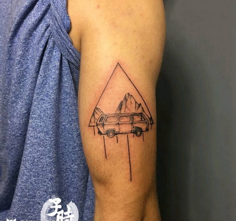 旅行大巴纹身图片_手臂欧美原创成品纹身图案