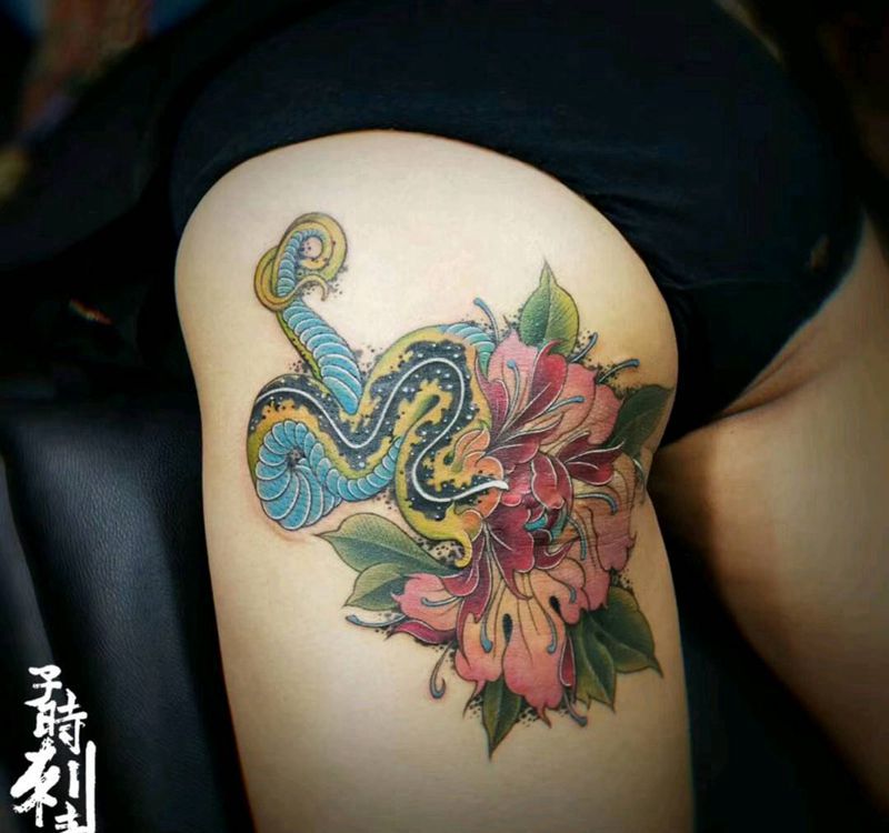 蛇盘牡丹纹身图片_臀部老传统新传统蛇盘牡丹纹身图案
