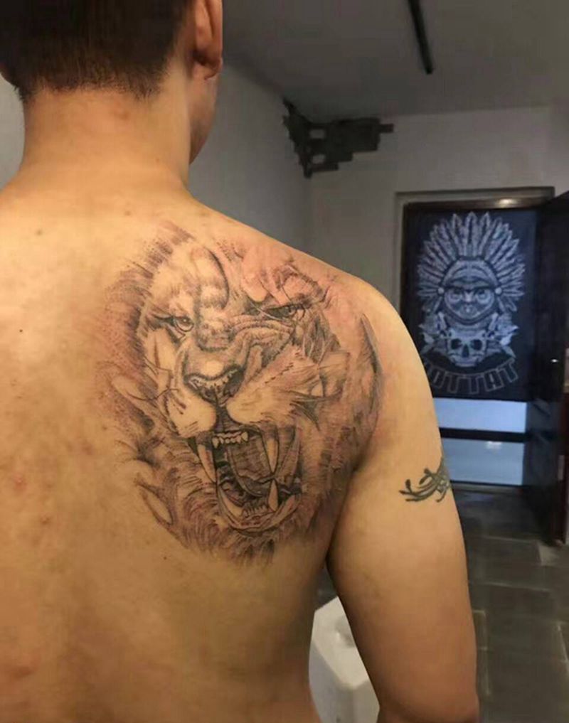 辛巴 未完纹身图片_