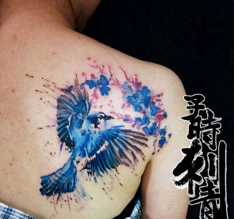 蜂鸟纹身图片_背部水彩原创纹身图案