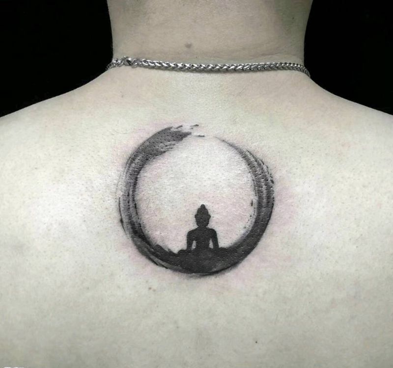 佛纹身图片_背部水墨纹身图案