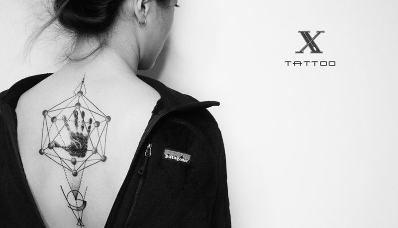 掌纹纹身图片_成品背部几何概念原创纹身图案