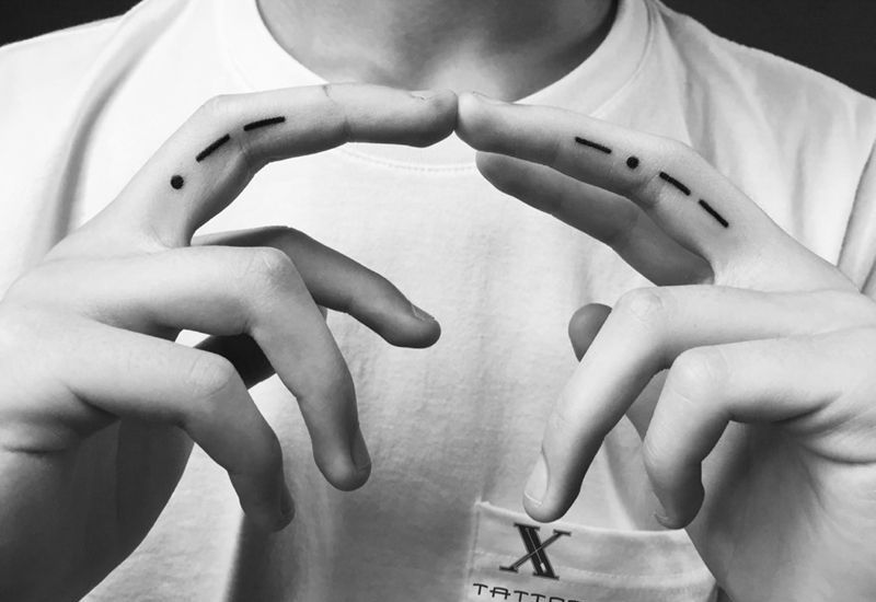 莫斯密码纹身图片_成品手部清新花体字纹身图案